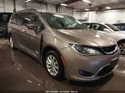 2C4RC1BG3HR552687 2017 CHRYSLER PACIFICA