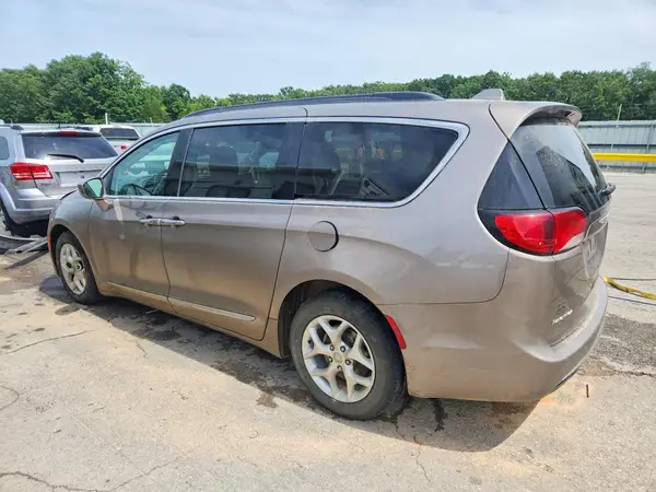 2C4RC1BG3HR552981 2017 CHRYSLER PACIFICA - Image 2
