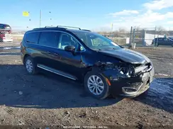 2C4RC1BG3HR569232 2017 CHRYSLER PACIFICA