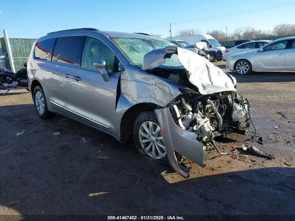2C4RC1BG3HR569442 2017 CHRYSLER PACIFICA - Image 1