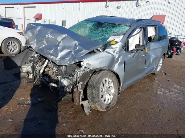 2C4RC1BG3HR569442 2017 CHRYSLER PACIFICA - Image 2