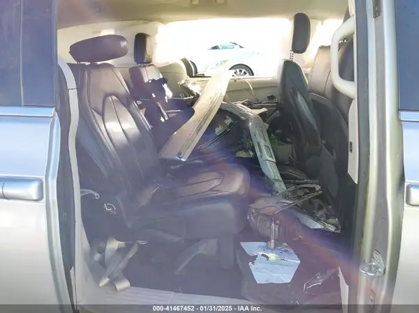 2C4RC1BG3HR569442 2017 CHRYSLER PACIFICA - Image 8