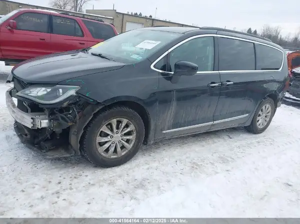 2C4RC1BG3HR569537 2017 CHRYSLER PACIFICA - Image 2