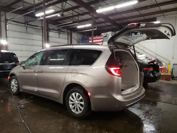 2C4RC1BG3HR576116 2017 CHRYSLER PACIFICA - Image 2