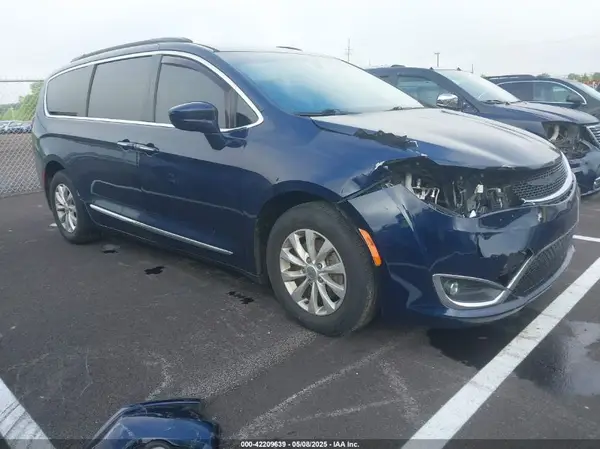 2C4RC1BG3HR576875 2017 CHRYSLER PACIFICA - Image 1