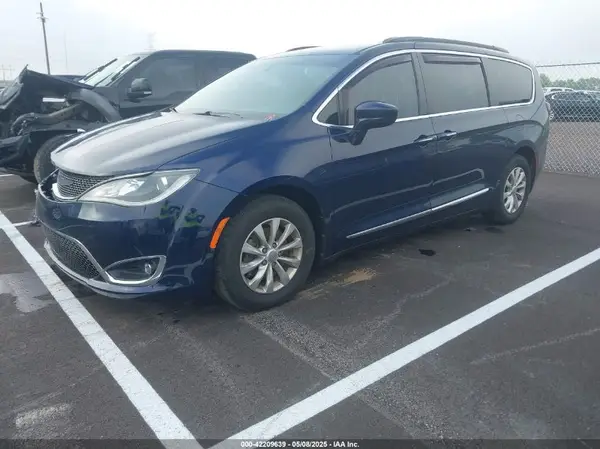 2C4RC1BG3HR576875 2017 CHRYSLER PACIFICA - Image 2
