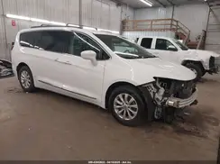 2C4RC1BG3HR583907 2017 CHRYSLER PACIFICA