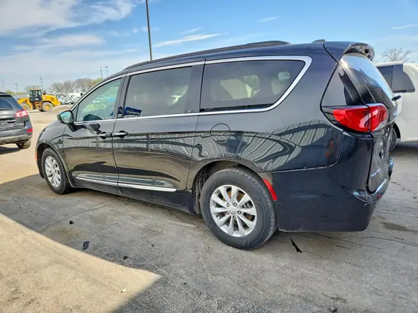 2C4RC1BG3HR598102 2017 CHRYSLER PACIFICA - Image 2