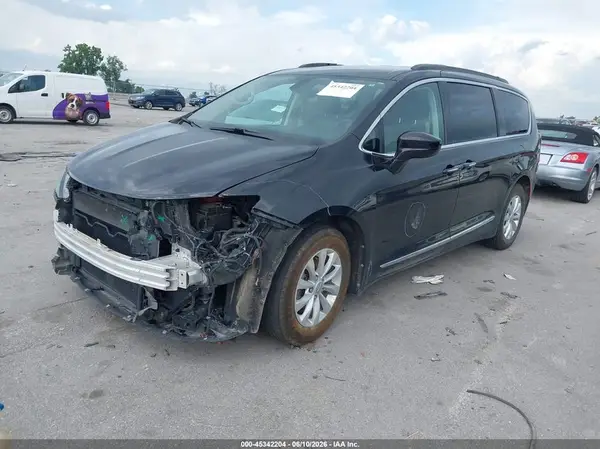 2C4RC1BG3HR598732 2017 CHRYSLER PACIFICA - Image 2