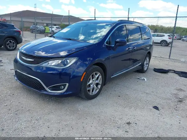 2C4RC1BG3HR598777 2017 CHRYSLER PACIFICA - Image 2
