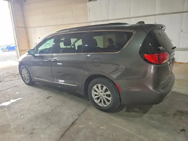 2C4RC1BG3HR603282 2017 CHRYSLER PACIFICA - Image 2