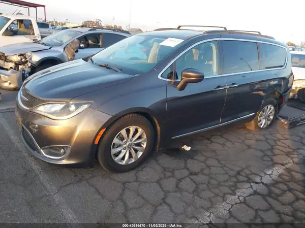 2C4RC1BG3HR613486 2017 CHRYSLER PACIFICA - Image 2