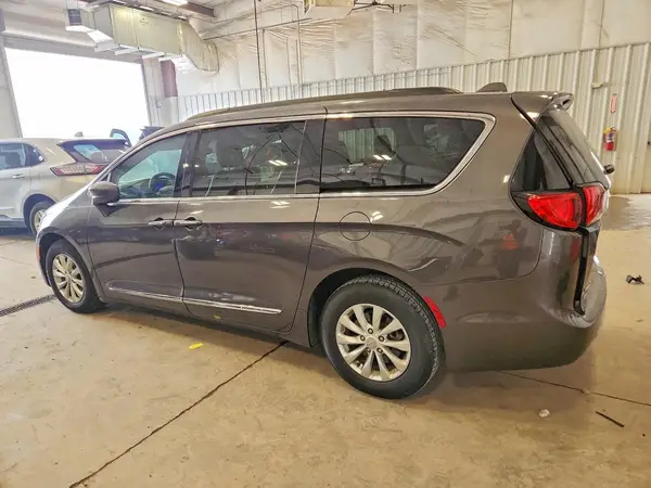 2C4RC1BG3HR621541 2017 CHRYSLER PACIFICA - Image 2