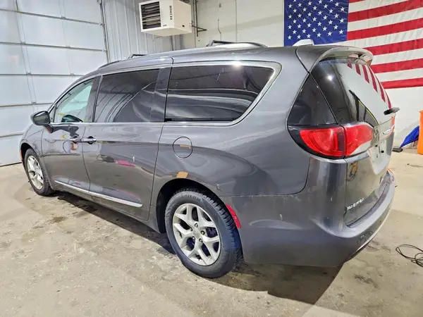 2C4RC1BG3HR636086 2017 CHRYSLER PACIFICA - Image 2