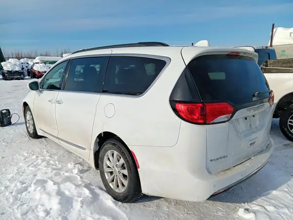 2C4RC1BG3HR642308 2017 CHRYSLER PACIFICA - Image 2