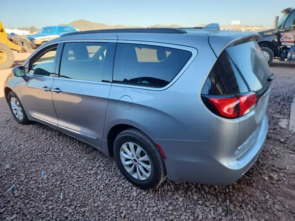 2C4RC1BG3HR657861 2017 CHRYSLER PACIFICA - Image 2
