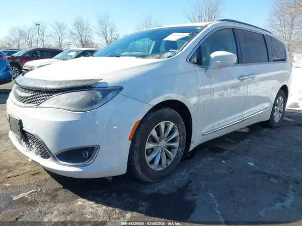 2C4RC1BG3HR660470 2017 CHRYSLER PACIFICA - Image 2