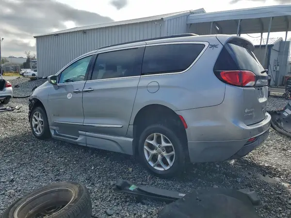 2C4RC1BG3HR668147 2017 CHRYSLER PACIFICA - Image 2