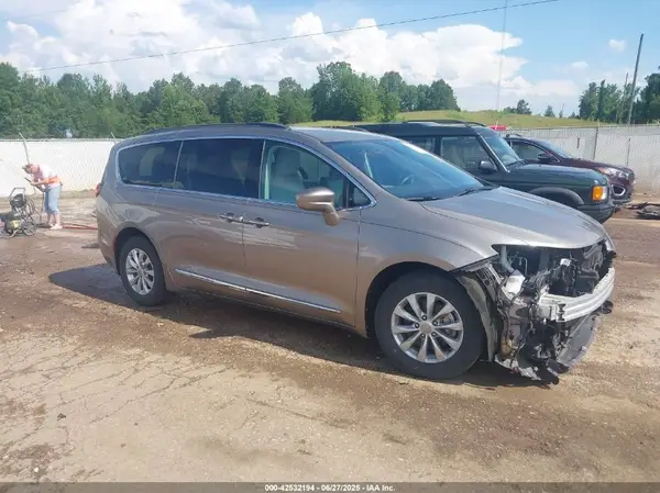 2C4RC1BG3HR691654 2017 CHRYSLER PACIFICA - Image 1