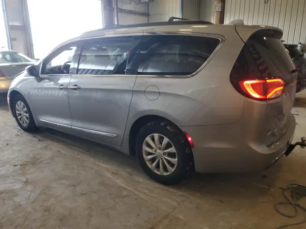 2C4RC1BG3HR702393 2017 CHRYSLER PACIFICA - Image 2