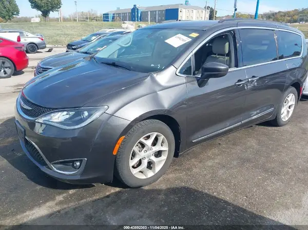 2C4RC1BG3HR708789 2017 CHRYSLER PACIFICA - Image 2