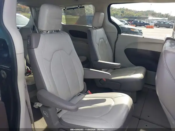 2C4RC1BG3HR708789 2017 CHRYSLER PACIFICA - Image 8