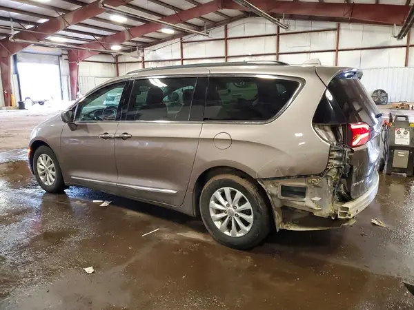 2C4RC1BG3HR711899 2017 CHRYSLER PACIFICA - Image 2