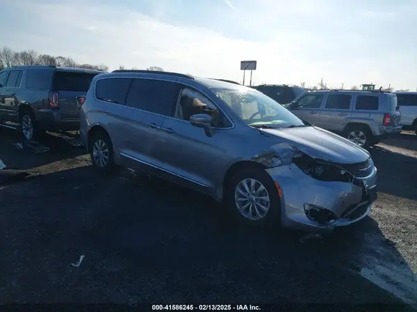 2C4RC1BG3HR720523 2017 CHRYSLER PACIFICA - Image 1