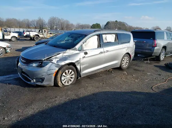 2C4RC1BG3HR720523 2017 CHRYSLER PACIFICA - Image 2