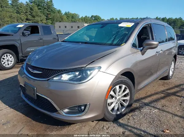 2C4RC1BG3HR729383 2017 CHRYSLER PACIFICA - Image 2