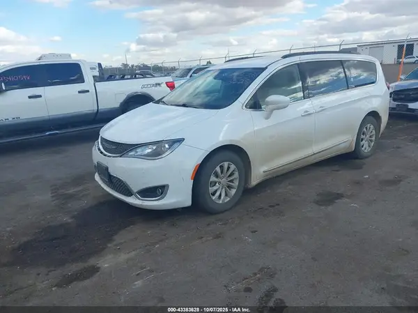 2C4RC1BG3HR739136 2017 CHRYSLER PACIFICA - Image 2