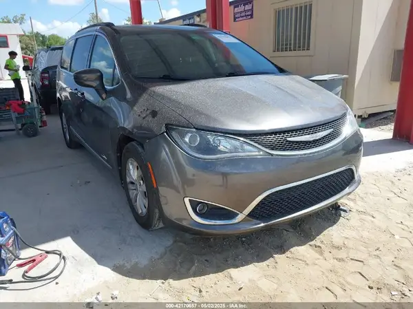 2C4RC1BG3HR739427 2017 CHRYSLER PACIFICA - Image 1