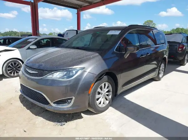 2C4RC1BG3HR739427 2017 CHRYSLER PACIFICA - Image 2