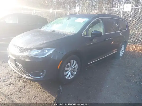 2C4RC1BG3HR747995 2017 CHRYSLER PACIFICA - Image 2