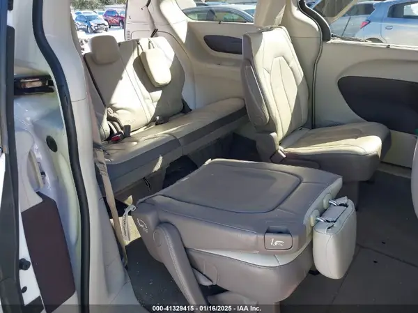 2C4RC1BG3HR762481 2017 CHRYSLER PACIFICA - Image 8