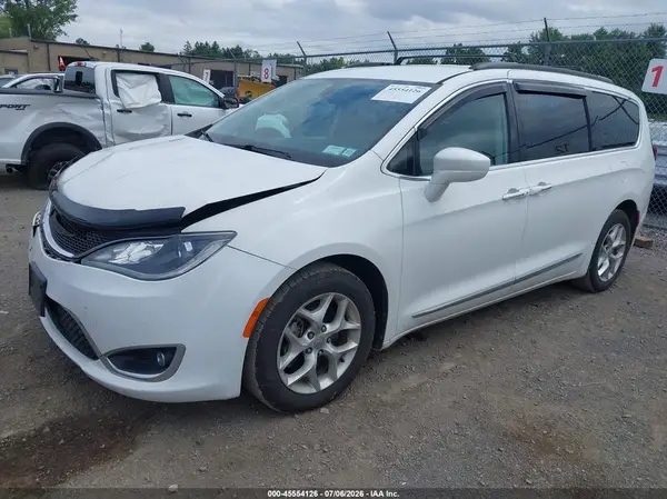 2C4RC1BG3HR784898 2017 CHRYSLER PACIFICA - Image 2