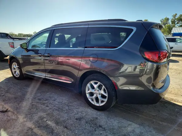 2C4RC1BG3HR785999 2017 CHRYSLER PACIFICA - Image 2