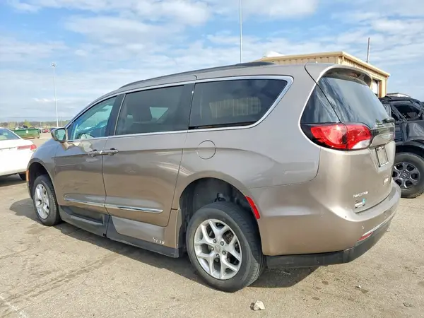 2C4RC1BG3HR786179 2017 CHRYSLER PACIFICA - Image 2