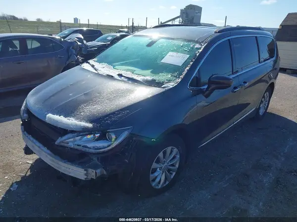 2C4RC1BG3HR794282 2017 CHRYSLER PACIFICA - Image 2