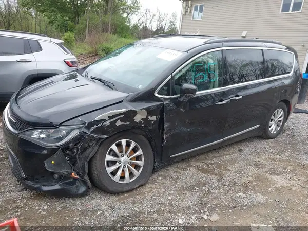 2C4RC1BG3HR795075 2017 CHRYSLER PACIFICA - Image 2