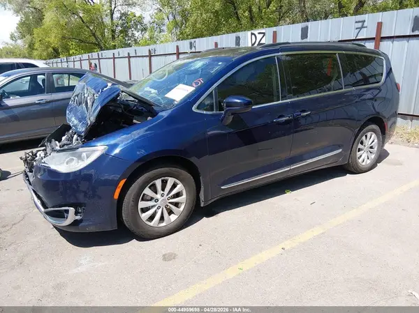 2C4RC1BG3HR795514 2017 CHRYSLER PACIFICA - Image 2