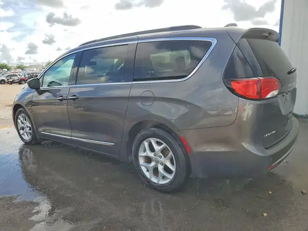 2C4RC1BG3HR803577 2017 CHRYSLER PACIFICA - Image 2