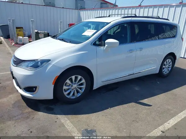2C4RC1BG3HR809394 2017 CHRYSLER PACIFICA - Image 2