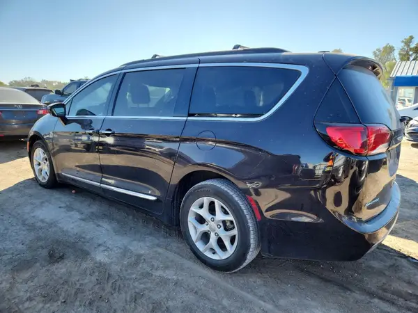 2C4RC1BG3HR809539 2017 CHRYSLER PACIFICA - Image 2