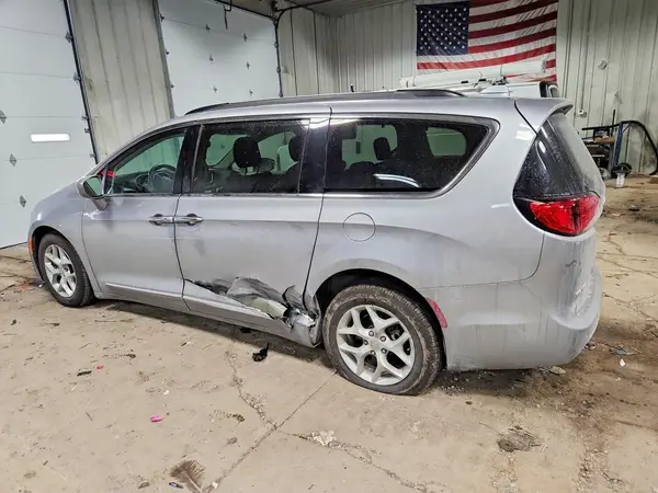 2C4RC1BG3HR820475 2017 CHRYSLER PACIFICA - Image 2