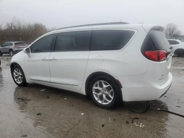 2C4RC1BG3HR823005 2017 CHRYSLER PACIFICA - Image 2
