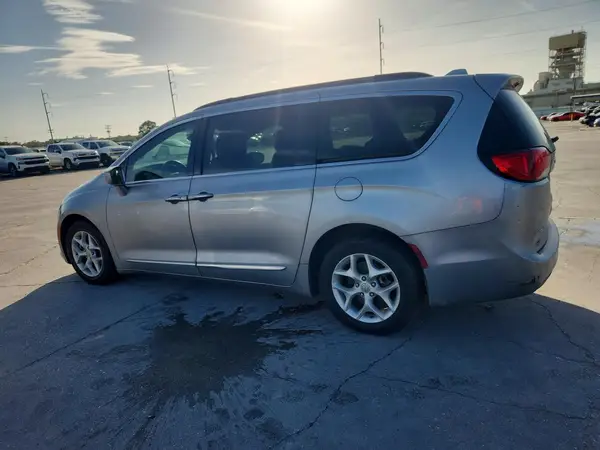 2C4RC1BG3HR831332 2017 CHRYSLER PACIFICA - Image 2
