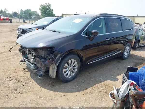2C4RC1BG3HR831590 2017 CHRYSLER PACIFICA - Image 2