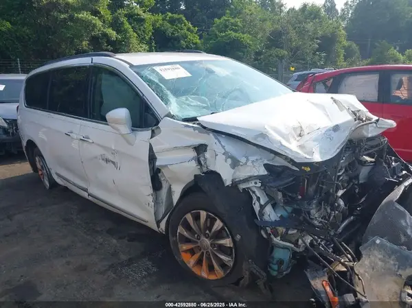 2C4RC1BG3HR832335 2017 CHRYSLER PACIFICA - Image 1