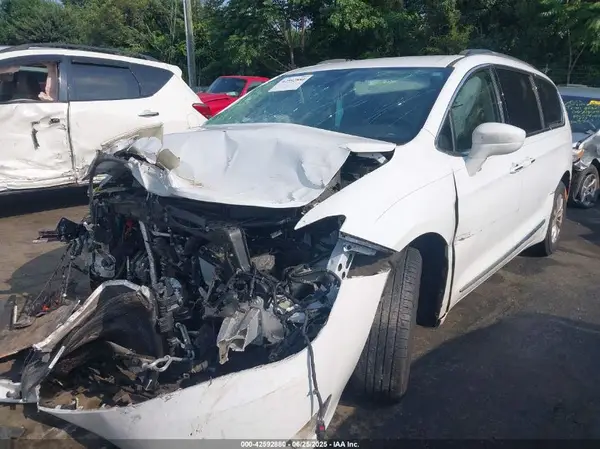 2C4RC1BG3HR832335 2017 CHRYSLER PACIFICA - Image 2